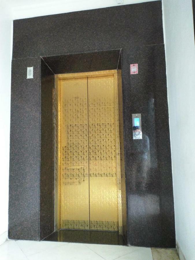 Saravanaa Residency Madurai Buitenkant foto