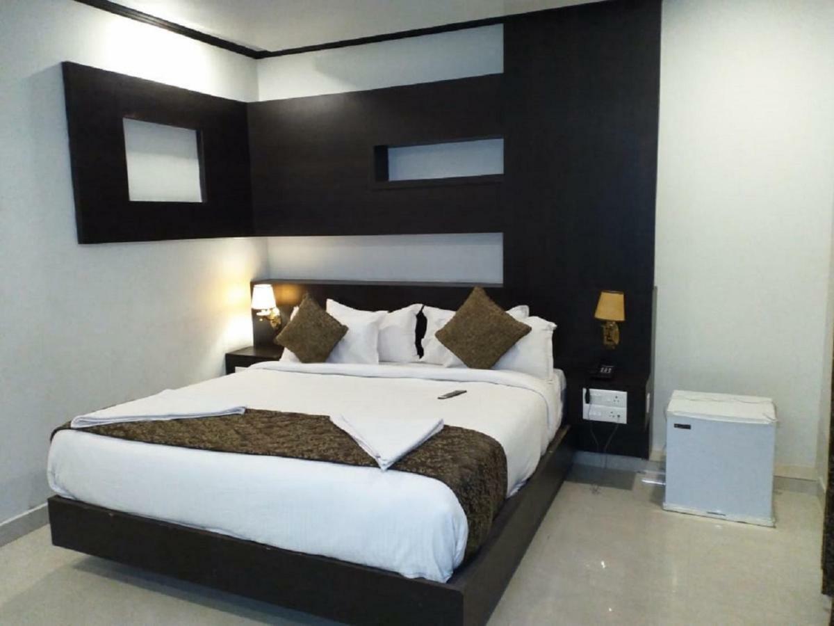 Saravanaa Residency Madurai Buitenkant foto